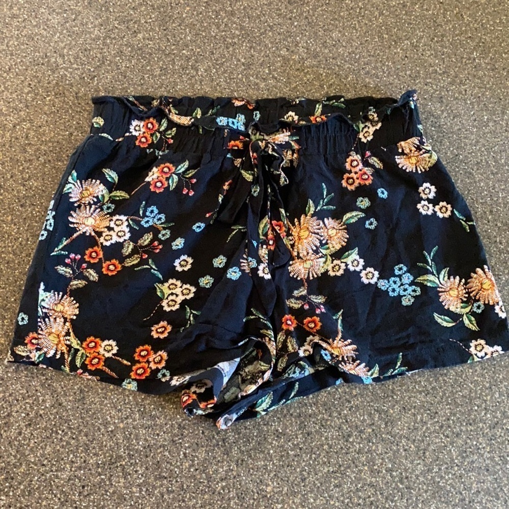 Sky & Sparrow Black Floral Front Tie Mini Shorts Size XS